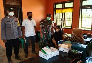 Polsek Batang Angkola Pantau Ratusan Masyarakat yang Divaksinasi