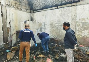 Tim Labfor Polda Sumut Bawa Sampel Kabel dan Arang dari Lokasi Kebakaran Gunung Tua