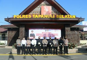 Selamat! Dianggap Berhasil Dalam Tugas, Briptu Erlangga dkk Raih Penghargaan Kapolres Tapsel