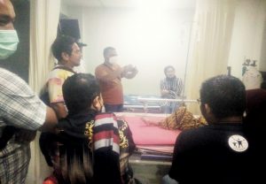 Wartawan Serahkan Bantuan Ke Nia Hutasuhut Bocah Yang Nyaris Tidak Bisa Berobat Di Sidempuan