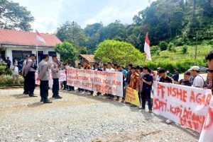 Aksi Damai AMPM Tuntut PLTA Simarboru Marancar Gandeng Pemuda Setempat