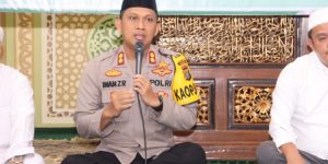 Kapolres Tapsel Dengar Curhat Masyarakat Usai Salat Jumat