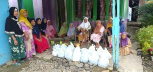 NNB Tapanuli Selatan Santuni Lansia di Desa Sipangko Angkola Muaratais