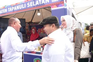 Gubernur dan Ketua TP PKK Sumut Kunjungi Stand Pameran Pemkab Tapsel di HPN 2023