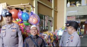 Gelar DDS Satbinmas Sambangi Para Pedagang Di Pasar Sagumpal Bonang Sampaikan Pesan Kamtibmas