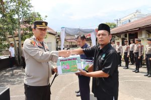 Kapolres PSP Berikan Bingkisan Paket Lebaran Kepada Jurnalis