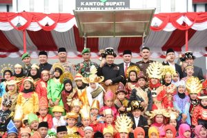 Pakaian Adat Mewarnai Peringatan Hardiknas 2023 di Tapsel