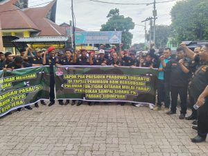 Massa GRIB Jaya Tapsel Gerudug Kantor PN Padangsidimpuan